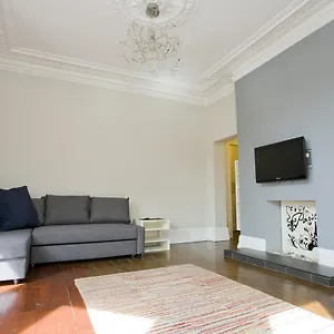 Large 2 Bedroom Apt - Near Beach - Free Parking Bournemouth